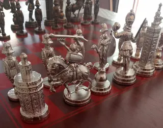 Ajedrez Metálico Figuras Sevilla