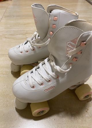 Patines blancos con plumas rosas  talla 38