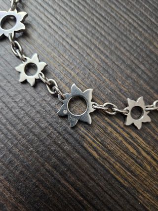 Collana con ciondoli a forma di fiore