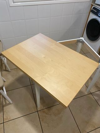 Mesa de cocina Ikea con 4sillas + cristal