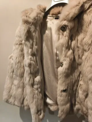 Chaquetón piel conejo beige