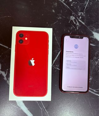iPhone 11 in splendido colore rosso