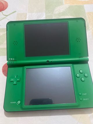 Nintendo DSi XL Verde