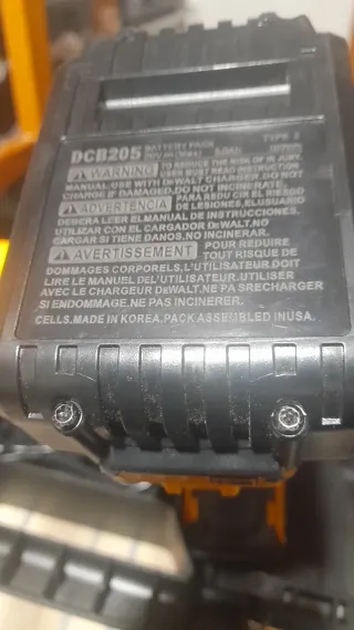 Taladro Percutor Atornillador DeWalt XR.. DCD 796