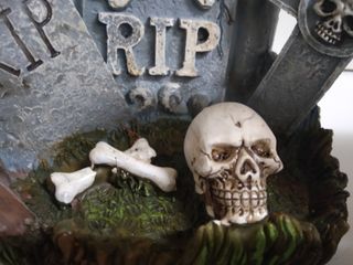 Bruciatore di incenso per cimitero tenebroso