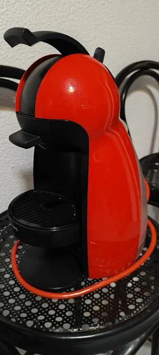 Cafetera Dolce Gusto Roja