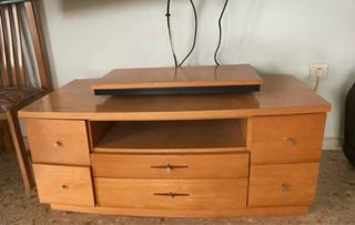 Mobile TV in legno e plastica