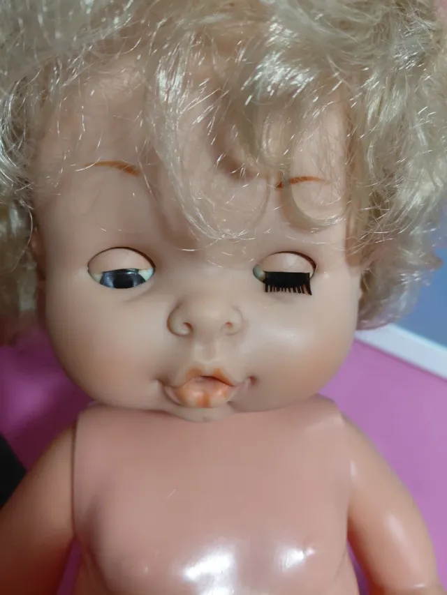 Muñeca antigua Famosa rubia