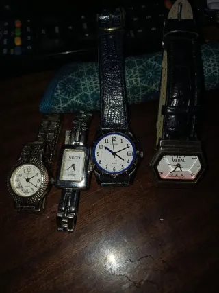 Lote 4 Relojes Mujer Citizen, Gucci, Medal