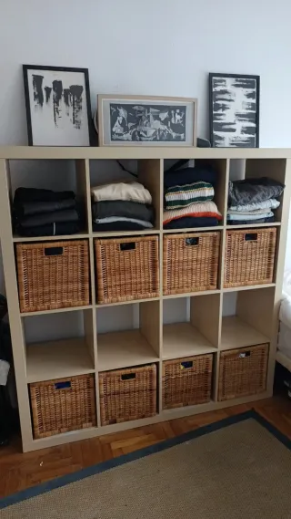 Estantería IKEA con Cestas Mimbre