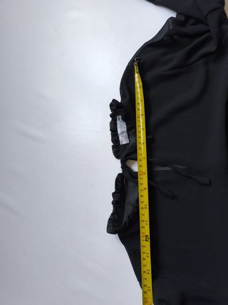 Blusa negra con transparencias