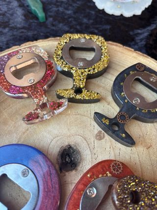 Abridor de botellas artesanal resina