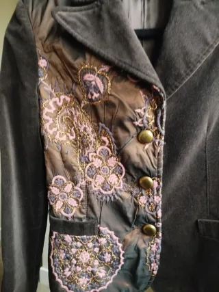 Chaqueta Terciopelo Marrón Bordados  en Rosas