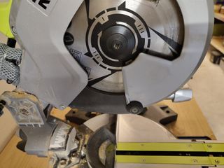 Ingletadora telescópica EMS216 1500 W diá. 216 mm