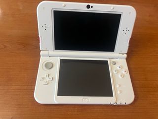 Nintendo 3DS XL Rosa e Bianca + Giochi + Custodia