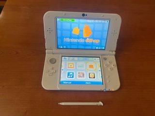 Nintendo 3DS XL Rosa e Bianca + Giochi + Custodia