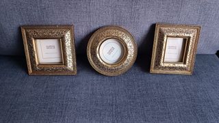 3 piccoli quadri dorati