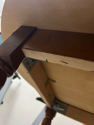 Tavolo rotondo in legno di pino