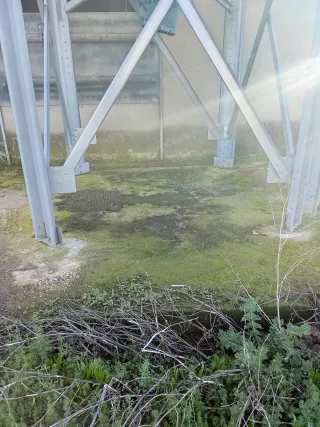 4 Silos de pienso metálicos