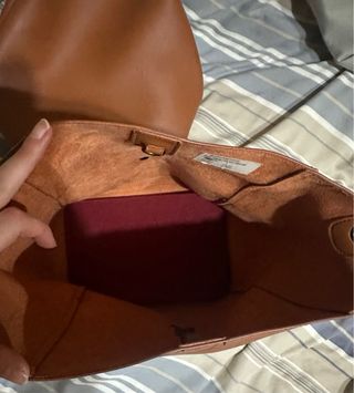 Bolso bandolera marrón con correa multicolor