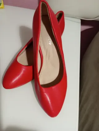 Zapatos de tacón rojos
