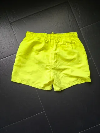 Costume da bagno giallo con tasche