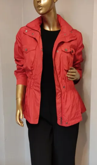 Chaqueta impermeable ligera Zara
