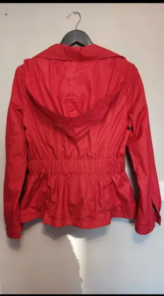 Chaqueta impermeable ligera Zara