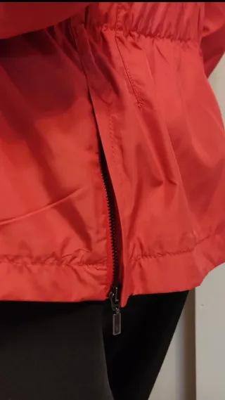 Chaqueta impermeable ligera Zara