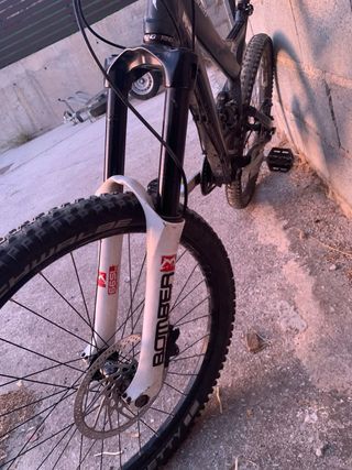 Bicicleta Enduro discesa