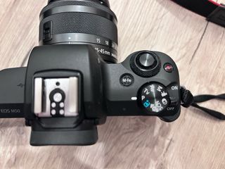 Cámara Canon EOS M50 con objetivo 15-45mm