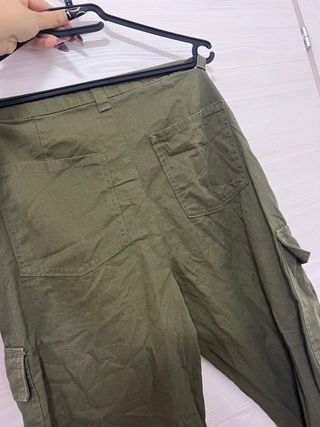 Pantaloni cargo verdi