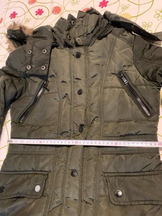 Anorak verde musgo con capucha.  Talla M
