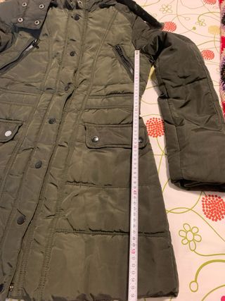 Anorak verde musgo con capucha.  Talla M