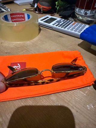 Gafas de sol Ray-Ban doradas y negras