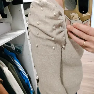 Jersey beige con perlas