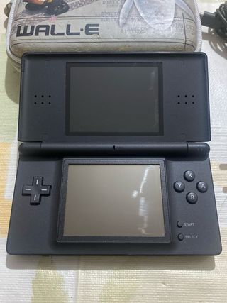 Nintendo DS Negra + Funda Wall-E y Cargador
