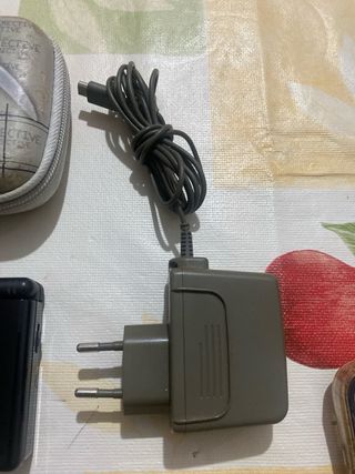 Nintendo DS Negra + Funda Wall-E y Cargador