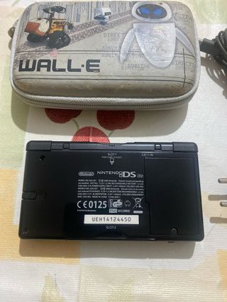 Nintendo DS Negra + Funda Wall-E y Cargador