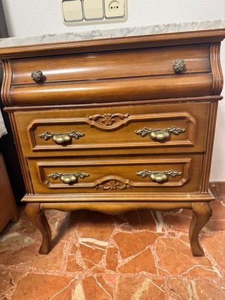 Mueble de madera con tapa de mármol, dos unidades