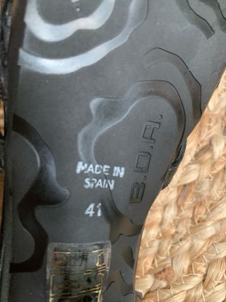 Sandalias de piel negras con tacón