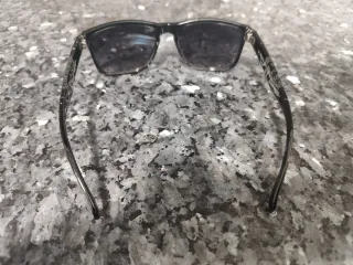 Gafas de sol negras y grises