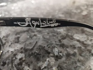 Gafas de sol negras y grises