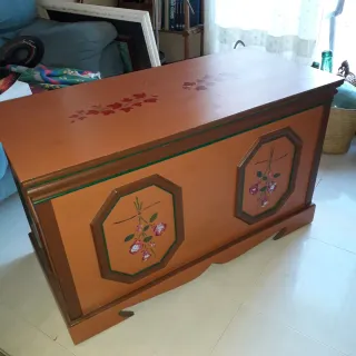 Baul de madera maciza