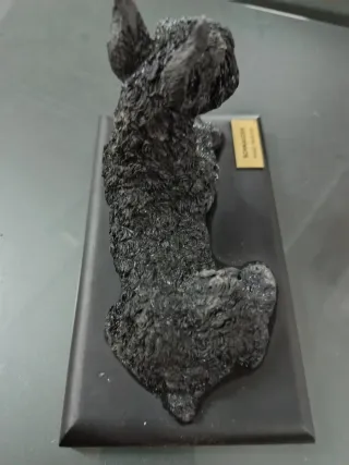 Escultura Perro Schnauzer Pintada a Mano
