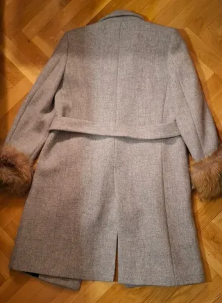 Abrigo Zara paño gris con puños imitación piel