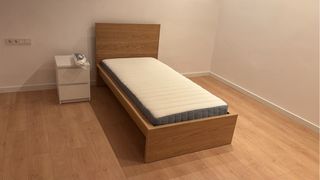 Armario PAX Ikea Blanco y dos Camas malm