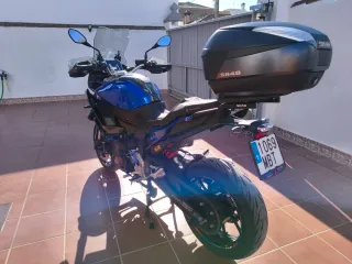 BMW F900XR Azul con Top Case