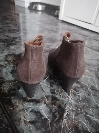 Botines de piel marrón y dorado usados 1 vez