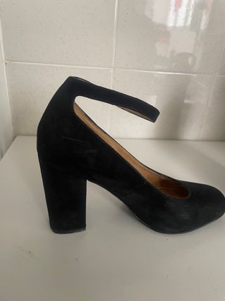 Zapato tacón color negro